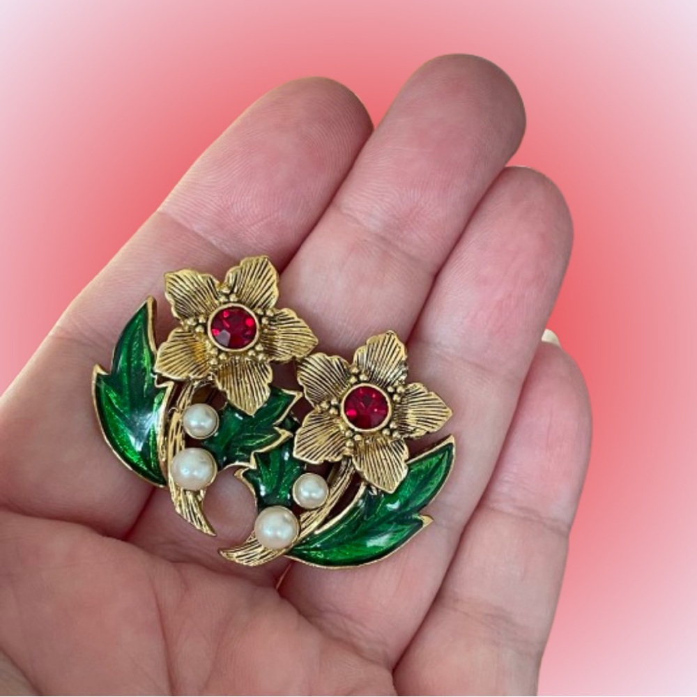 Vintage Avon goldtone enamel rhinestone faux pearl clip earrings festive holiday